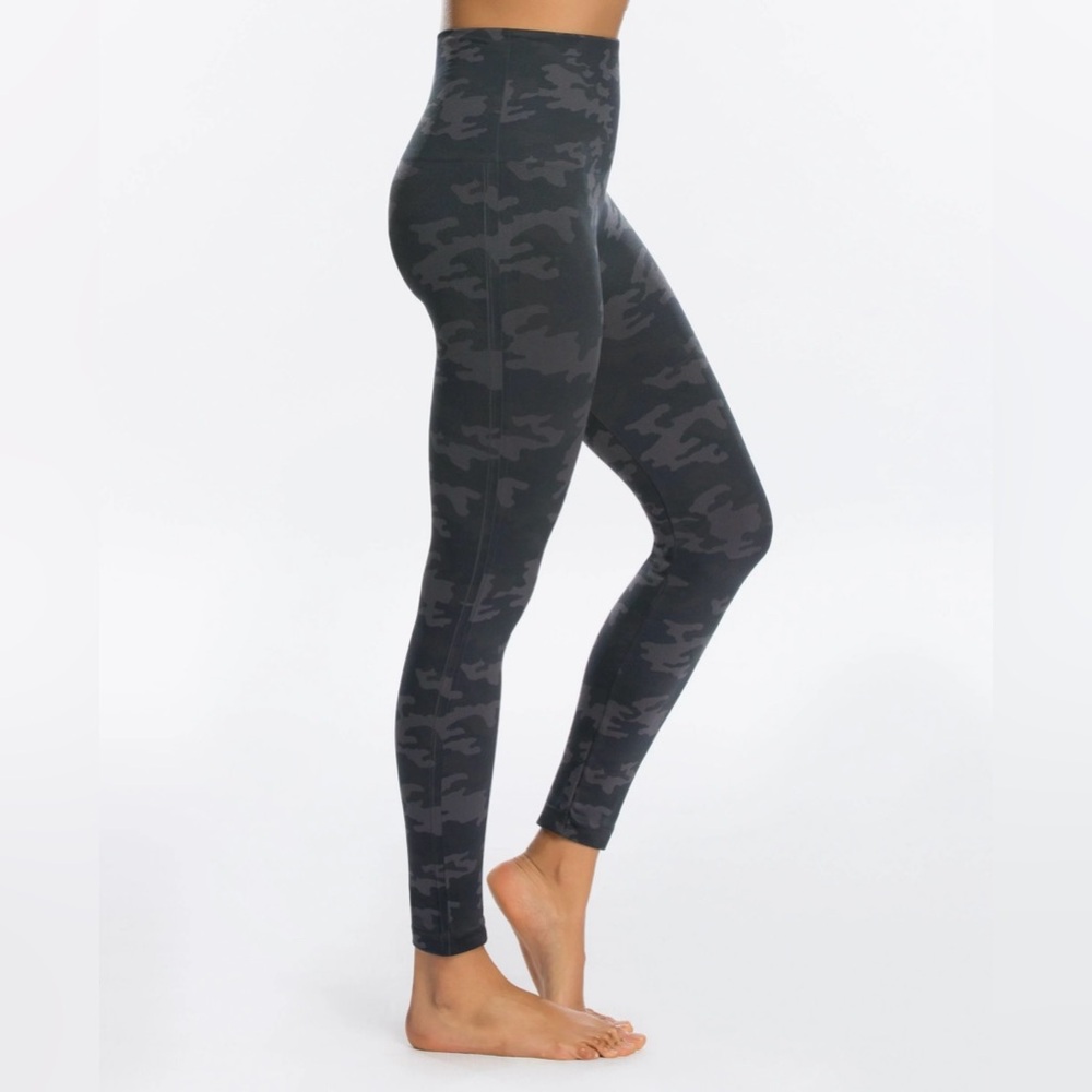 SPANX Women’s Look At‎ Me Now Seamless Leggings Size Small 2-4 BlackCamo Shaping